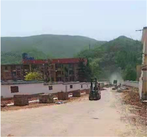 洛陽俊龍建材為新安縣鐵門鎮(zhèn)供應(yīng)透水磚產(chǎn)品，正在施工中... ...